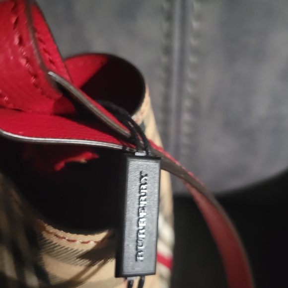Authentic burberry crossbody bucket bag - Picture 5 of 7